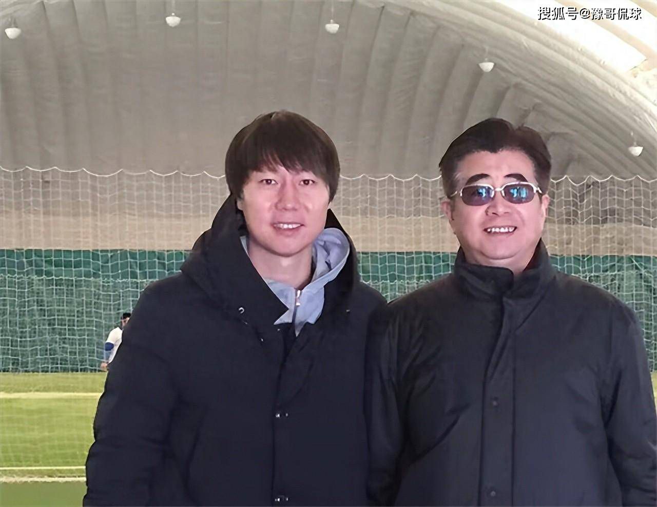奥斯梅恩展现出了他对俱乐部的关爱，而那不勒斯也尽了一切努力来确保续约能顺利进行。